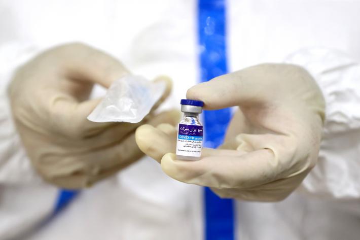آیت اللہ خامنہ ای کو کورونا وائرس کی ایرانی ویکسین کا پہلا ڈوز انجیکٹ کر دیا گیا