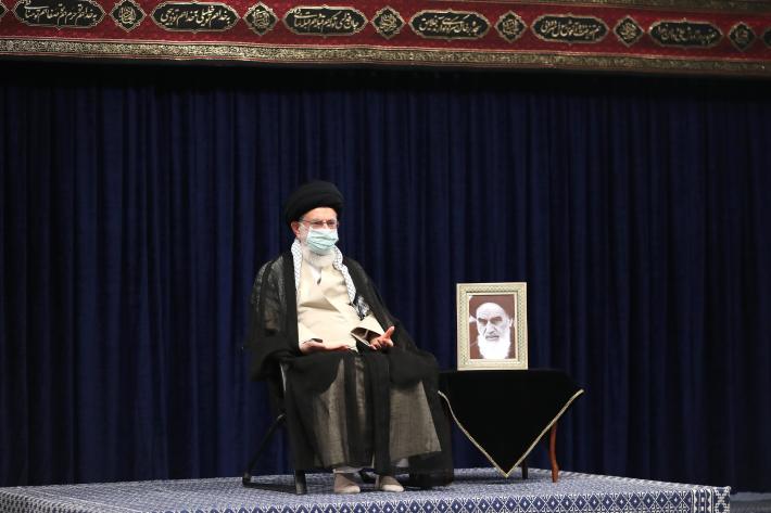 اربعین امام حسین کے موقع پر رہبر انقلاب اسلامی آیت اللہ خامنہ ای کا تہران یونیورسٹی میں منعقدہ عزاداری کے پروگرام سے ویڈیو کانفر