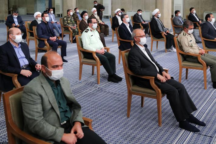 صوبہ زنجان کے شہدا پر کانفرنس کے منتظمین کی رہبر انقلاب اسلامی سے ملاقات
