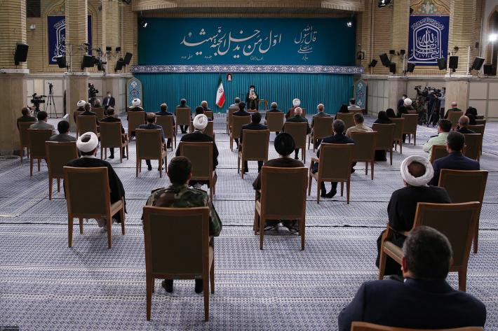 صوبہ زنجان کے شہدا پر کانفرنس کے منتظمین کی رہبر انقلاب اسلامی سے ملاقات