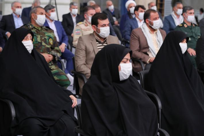 ایران کے مغربی صوبے ایلام کے شہیدوں پر سیمینار کی منتظمہ کمیٹی کی رہبر انقلاب اسلامی سے ملاقات