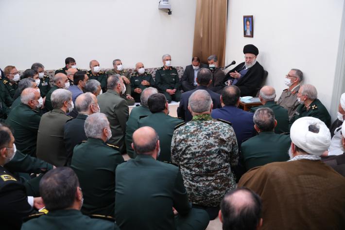 رہبر انقلاب اسلامی سے کچھ سینیئر فوجی کمانڈروں سے ملاقات