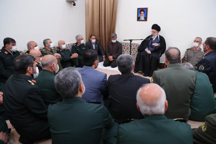 رہبر انقلاب اسلامی سے کچھ سینیئر فوجی کمانڈروں سے ملاقات