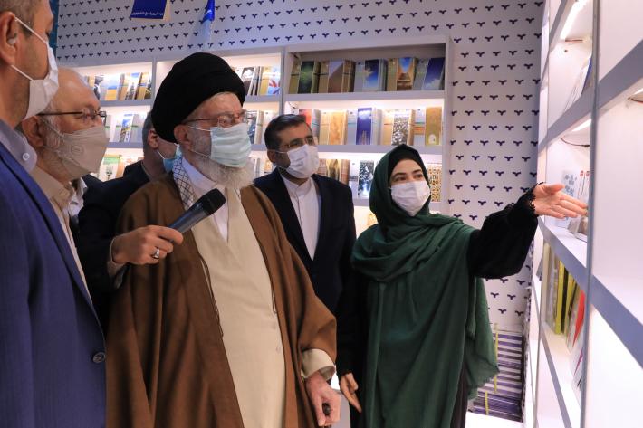 تہران میں 34 واں بین الاقوامی بک فیئر، رہبر انقلاب اسلامی معائنے کے لئے پہنچے