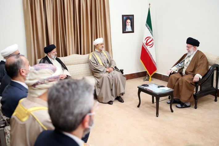 عمان کے سلطان ہیثم بن طارق آل سعید نے اپنے وفد کے ہمراہ آج رہبر انقلاب اسلامی آیت اللہ العظمی خامنہ ای سے ملاقات ‏کی۔