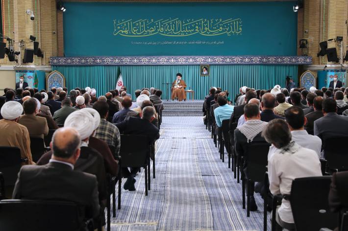 نیشاپور اور سبزوار کے شہیدوں پر کانفرنس کی منتظمہ کمیٹی کے ارکان نے رہبر انقلاب اسلامی سے ملاقات کی۔