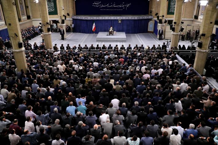 ملک کے ایٹمی سائنسدانوں، ماہرین اور عہدیداران کی رہبر انقلاب اسلامی سے ملاقات