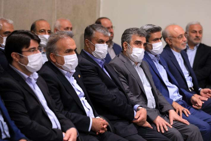 ملک کے ایٹمی سائنسدانوں، ماہرین اور عہدیداران کی رہبر انقلاب اسلامی سے ملاقات