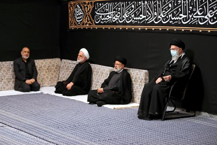تہران کے حسینیہ امام خمینی میں آٹھ محرم کی شب کی مجلس عزا