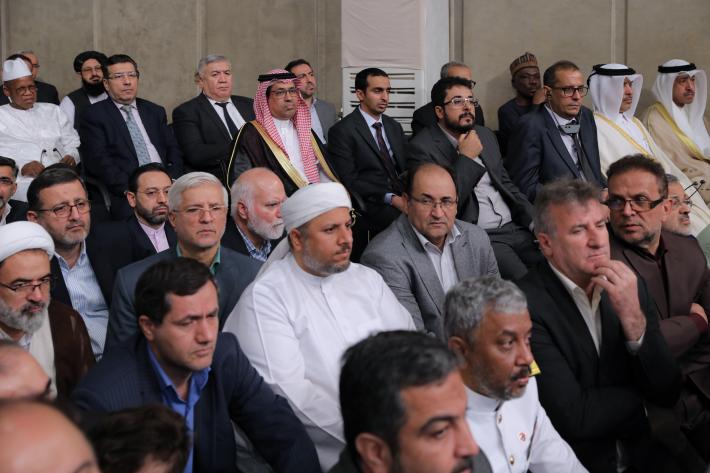 ملک کے عہدیداروں، اسلامی ملکوں کے سفیروں اور وحدت اسلامی کانفرنس کے شرکاء سے ملاقات