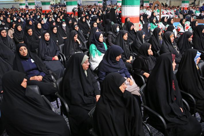 کھلاڑیوں، میڈل جیتنے والوں اور کھیل کے میدانوں میں سرگرم افراد سے رہبر انقلاب اسلامی کی ملاقات