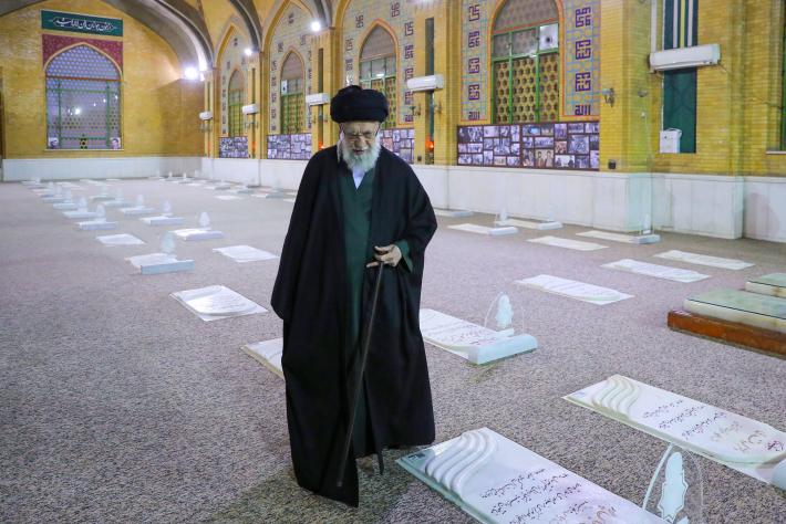 [scald=14751:sdl_editor_representation]امام خمینی کے مزار اور شہیدوں کے قبرستان میں رہبر انقلاب کی آمد کی تصویری رپورٹ