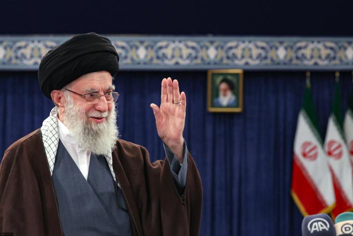 پارلیمنٹ اور ماہرین اسمبلی کے انتخابات کے لئے رہبر انقلاب اسلامی نے اپنا ووٹ ڈالا
