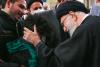 شیراز میں مزار پر دہشت گردانہ حملے کے شہیدوں کے اہل خانہ نے رہبر انقلاب اسلامی سے ملاقات کی