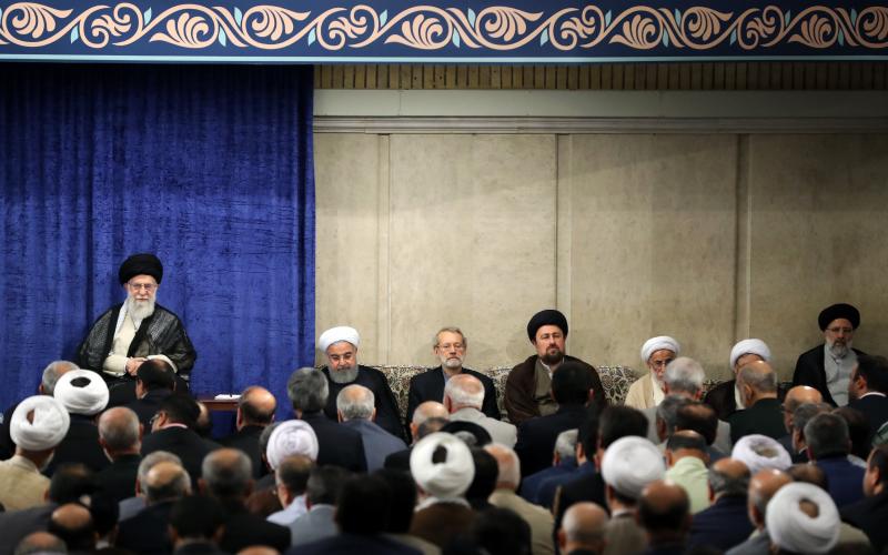 ماہ رمضان المبارک میں اسلامی نظام کے حکام اور کارگزاروں کی رہبر انقلاب اسلامی سے ملاقات