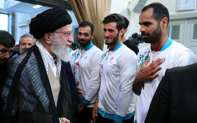 ایشیئن گیمز انڈونیشیا میں میڈل جیتنے والے ایرانی ٹیم کے کھلاڑیوں سے خطاب