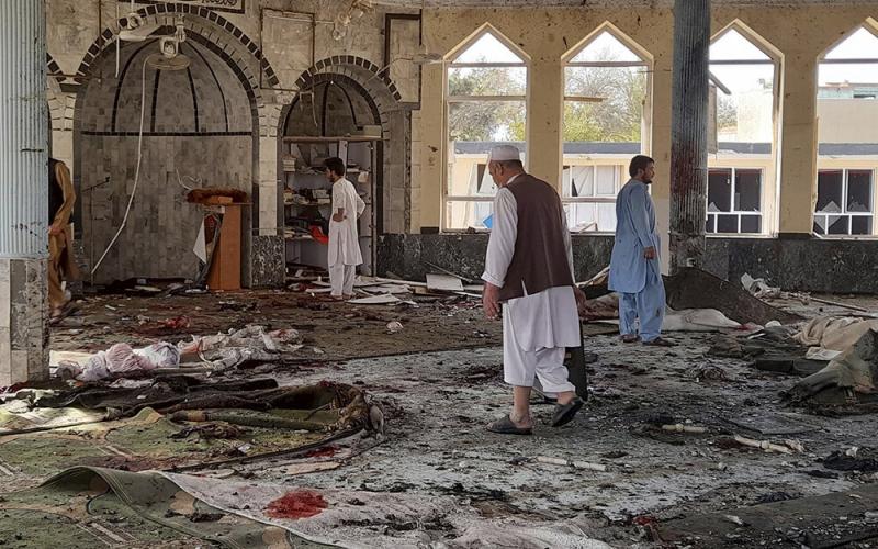 رہبر انقلاب اسلامی: قندوز کے خان آباد علاقے کی مسجد میں دھماکے کے تلخ اور المناک واقعے نے، ہمیں غمزدہ کر دیا