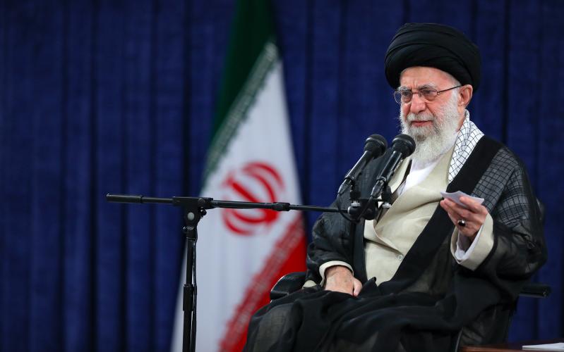 اہم خطبے: امام خمینی، انقلاب کے راستے کی حفاظت کی کسوٹی ہیں