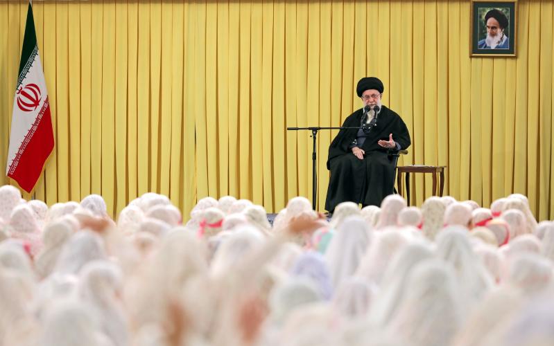 اسکولی بچیوں کے جشن عبادت میں رہبر انقلاب اسلامی کی بصیرت آموز گفتگو