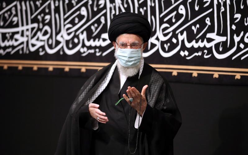 تہران کے حسینیہ امام خمینی میں آٹھ محرم کی شب کی مجلس عزا