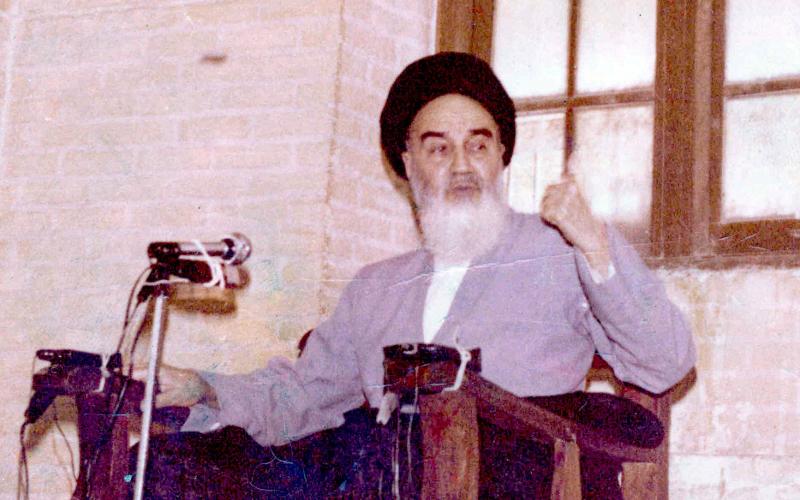 بقول امام خمینی : مبلغین، واقعۂ کربلا کے سیاسی پہلو لوگوں کے سامنے بیان کریں