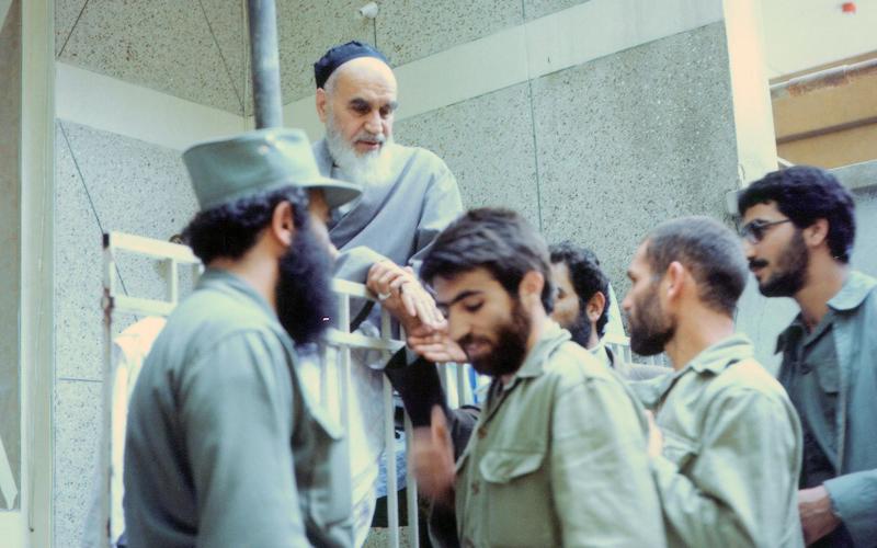 بقول امام خمینی:  خدا کی راہوں کو روشن کرنے  کا افتخار شہدا کے اہل خانہ نے اپنے ذمہ لے لیا ہے