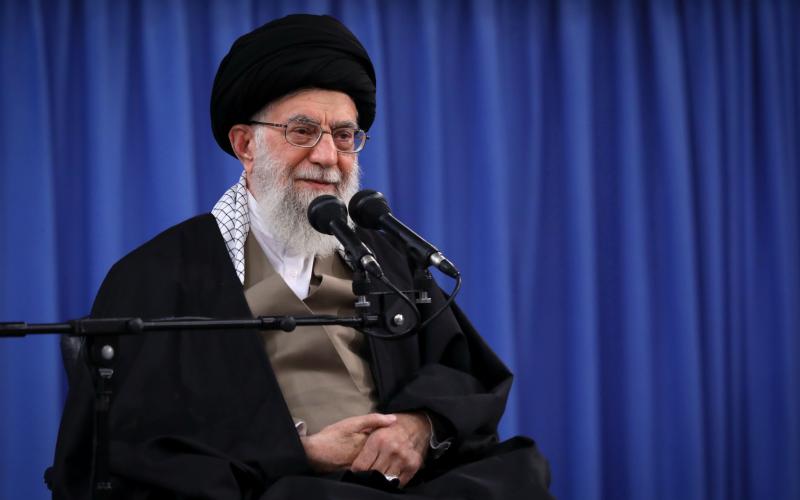 اہم خطبے : ملت ایران نے روحانیت کے ذریعے اس عظیم انقلاب کو کامیابی سے ہمکنار کیا ہے