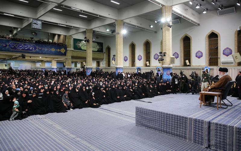 مختلف شعبوں میں سرگرم ممتاز خواتین کی رہبر انقلاب اسلامی سے ملاقات