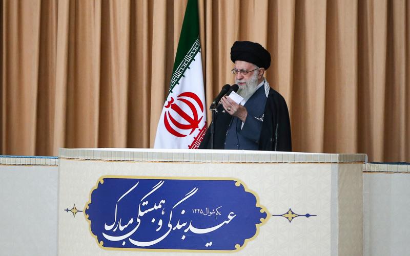 'مصلائے' امام خمینی ميں نماز عیدالفطر کے خطبے 
